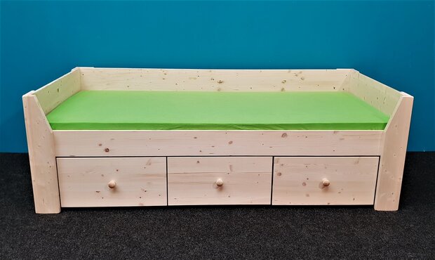 bed Janine met 3 laden